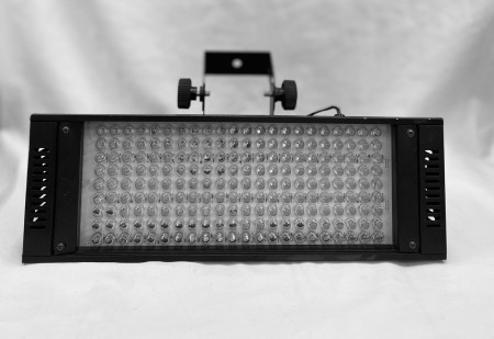 Anúncio: LED DIGI-LIGHT T-740 RGB**